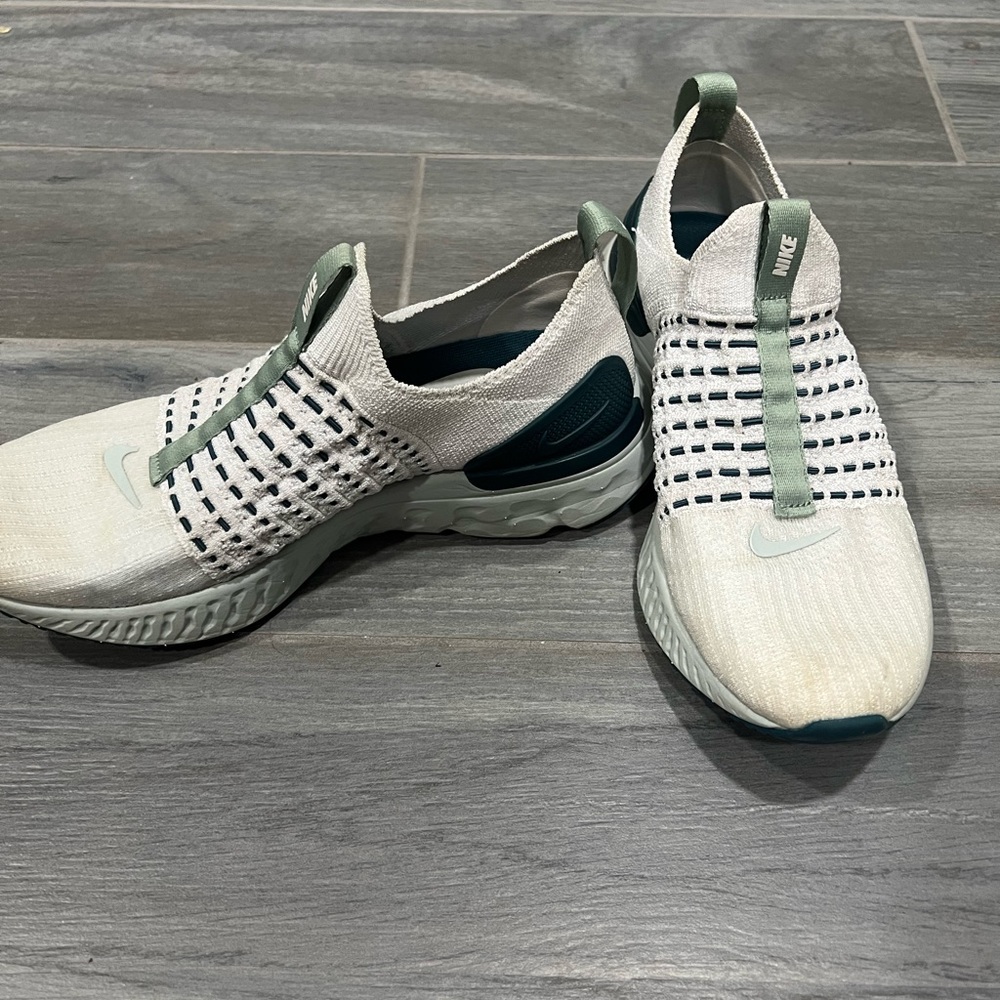 Nike Phantom run Flyknit shoes